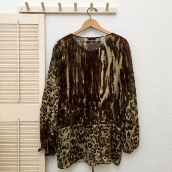 CAbi 806 Silk Crêpe Tunic, Animal Print, Drop Peplum, Semi Sheer, Small, GUC - Picture 3 of 7